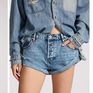 One Teaspoon Bandits Low Waist Blue Denim Shorts Size 27 EUC